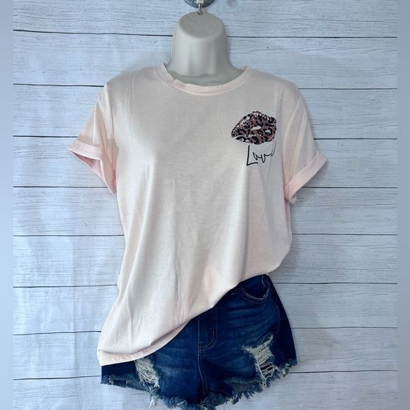 Boutique Brand Tops - Boutique Brand Leopard Print Lips “Love” Graphic Short Sleeve Tee 💗